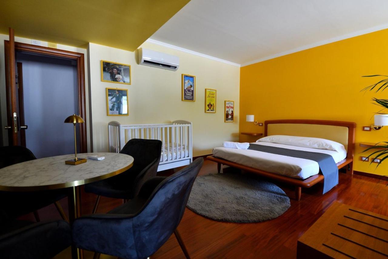 Bed and Breakfast Le Cinema Formia Esterno foto
