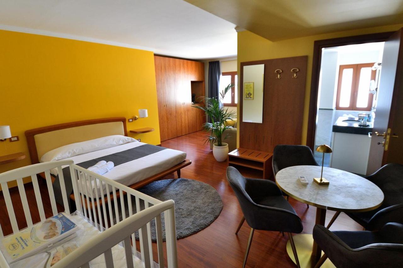 Bed and Breakfast Le Cinema Formia Esterno foto