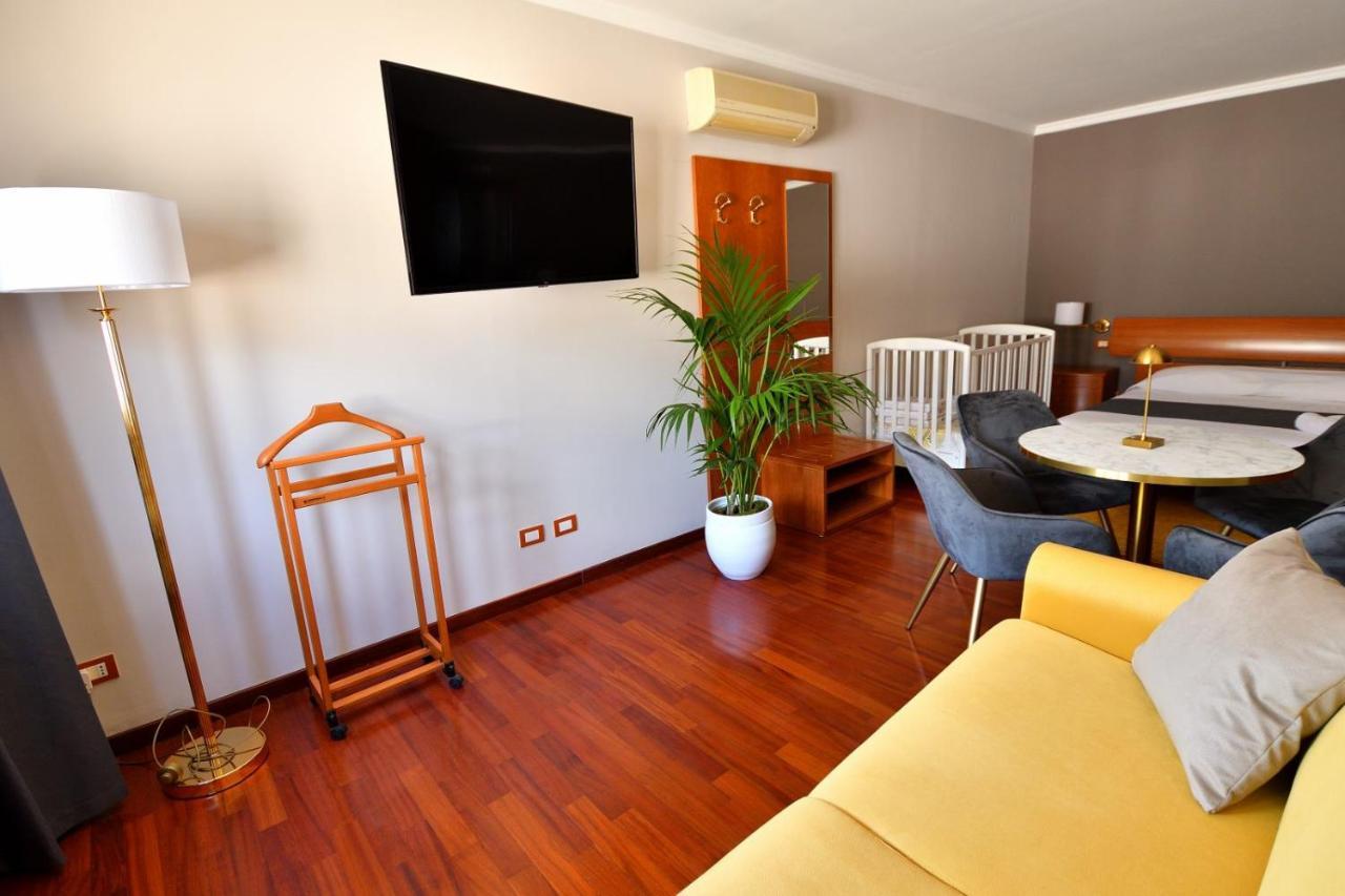 Bed and Breakfast Le Cinema Formia Esterno foto