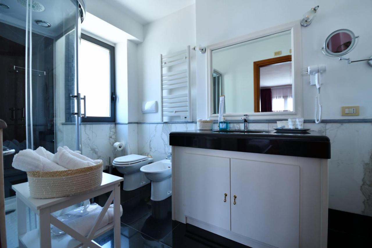 Bed and Breakfast Le Cinema Formia Esterno foto